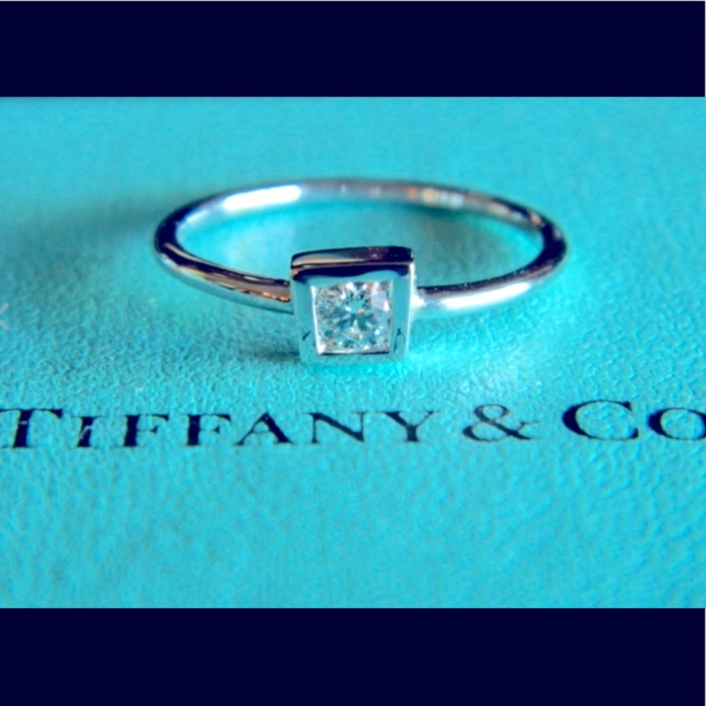 ▪️Tiffany & Co. 18K Diamond Torque Ring▪️